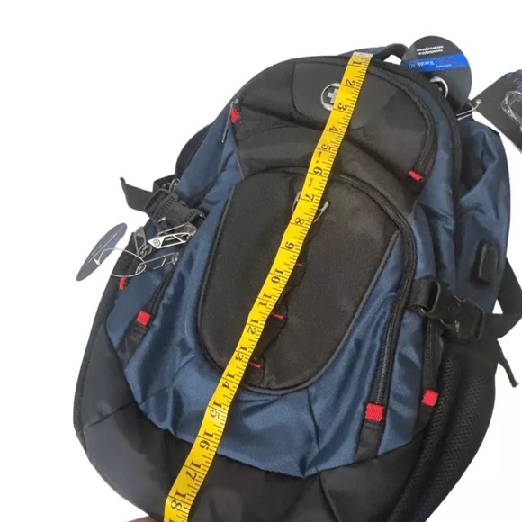 Swissdigital Design SD-803 backpack Carrying Case NWT for 13" to 15.6" Apple iPa - Picture 3 of 10